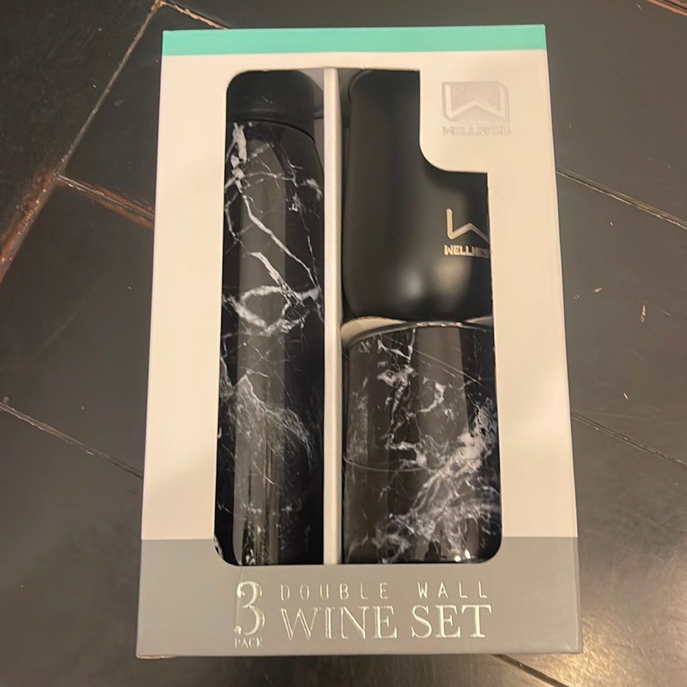NWT Gift Ready for 3 Wine Drinkers Double Wall Wine Set🍷🖤